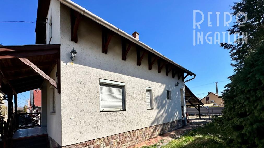 MAĎARSKO - TISZACSEGE - 4 IZBOVÁ CHATA, TERASA, ZÁHRADA PRI TERMÁLNOM KÚPALISKU.