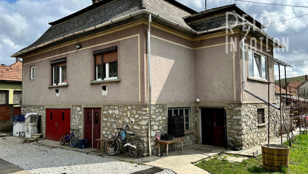 MAĎARSKO - SZENDRO 3 IZBOVÝ RD S OBCHODNÝM PRISTOROM LEN 70KM OD KOŠÍC.