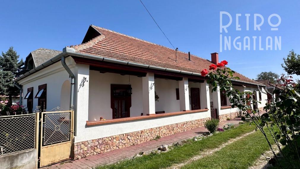 MAĎARSKO - MÉRA - PEKNÝ 6 IZBOVÝ ZREKONŠTRUOVANÝ GAZDOVSKÝ DOM.