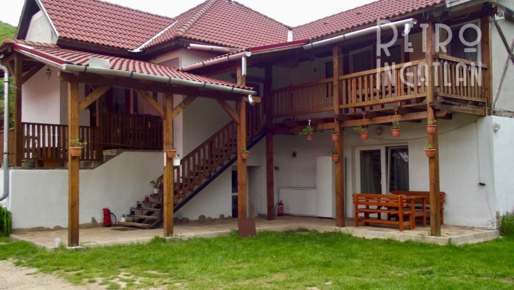 MAĎARSKO - SZOGLIGET PENZIÓN, REŠTAURÁCIA, SAUNA, VÍRIVKA, BAZÉN V TOP LOKALITE S TERASOU A GARÁŽOU.