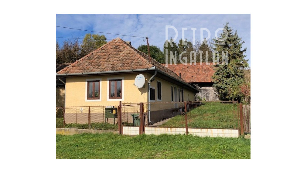 MAĎARSKO - KÉKED 3 IZBOVÝ RODINNÝ DOM S PEKNÝM POZEMKOM POHRANIČNÁ OBLASŤ.