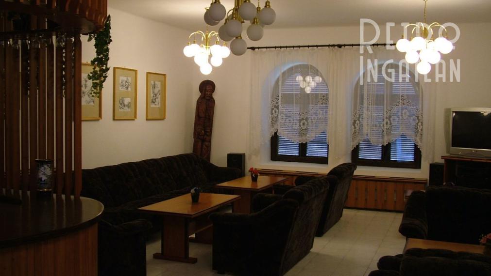 MAĎARSKO - GONC 13 IZBOVÝ OBYTNÝ OBJEKT NA BÝVANIE, PODNIKANIE