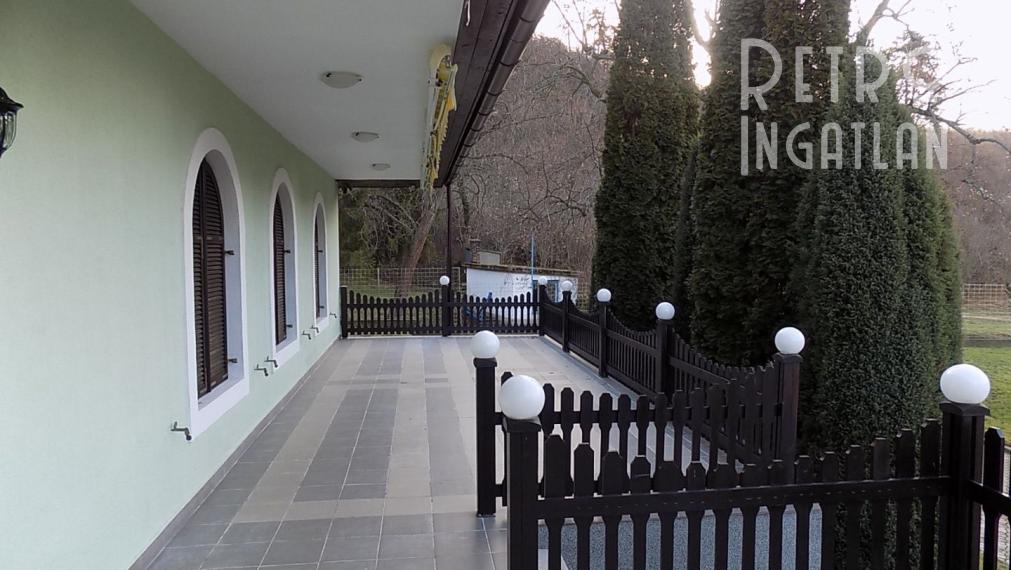 MAĎARSKO - GONC 13 IZBOVÝ OBYTNÝ OBJEKT NA BÝVANIE, PODNIKANIE