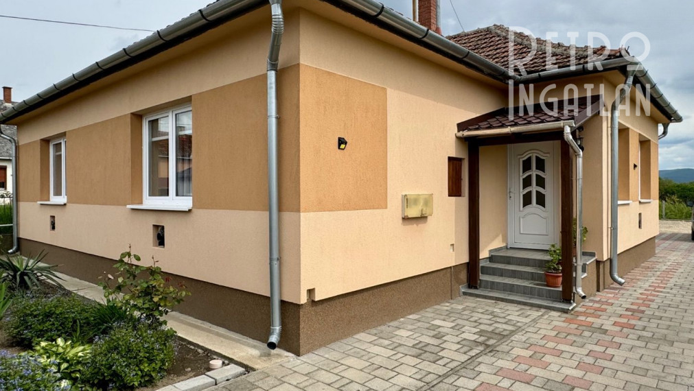 MAĎARSKO - MÉRA - PEKNÝ 3 IZBOVÝ ZREKONŠTRUOVANÝ DOM.
