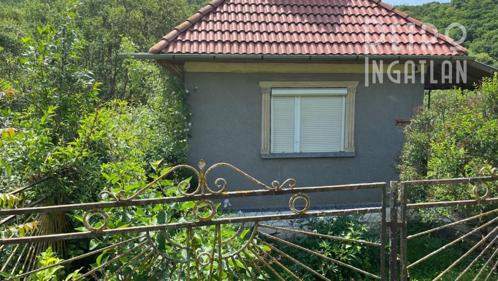 MAĎARSKO - TORNASZENTANDRÁS - PEKNÝ 3 IZBOVÝ  DOM S NOVOU STRECHOU.