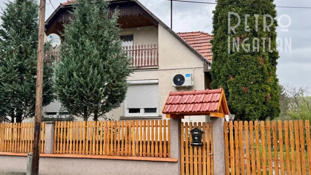 MAĎARSKO - MÁRTONYI - PEKNÝ 4 IZBOVÝ RD V KRÁSNEJ LOKALITE BLÍZKO JAZERA RAKACA.