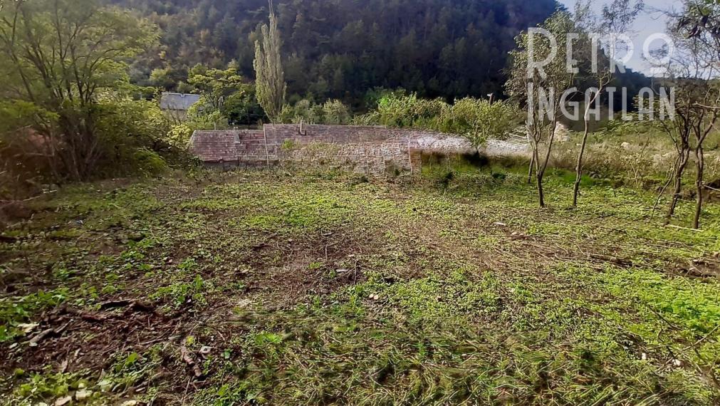 MAĎARSKO - BOLDOGKOVARALJA PEKNÝ STAVEBNÝ POZEMOK 953 M2.