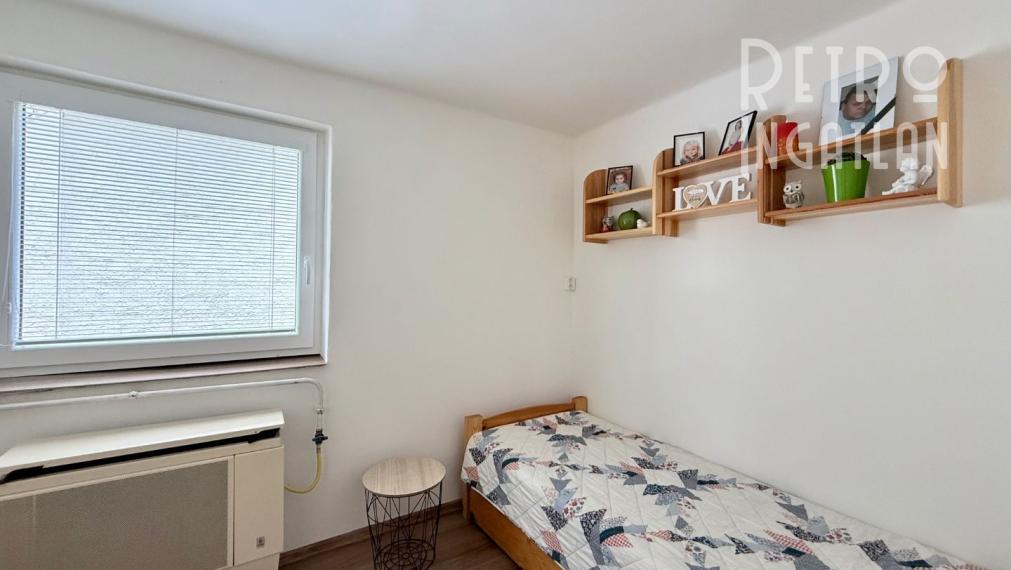 MAĎARSKO - JAZERO RAKACA - POSCHODOVÁ 5 IZBOVÁ CHATA, TERASA, BAZÉN, GARÁŽ.