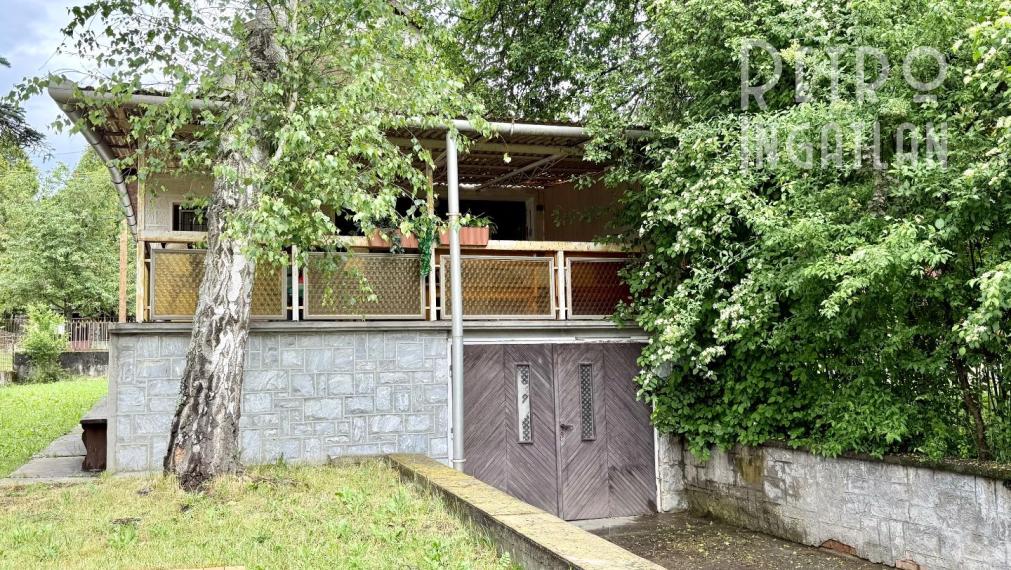 MAĎARSKO - JAZERO RAKACA - POSCHODOVÁ 5 IZBOVÁ CHATA, TERASA, BAZÉN, GARÁŽ.