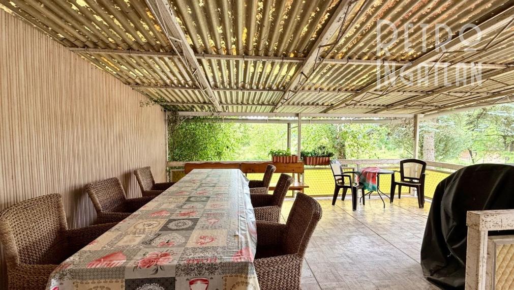 MAĎARSKO - JAZERO RAKACA - POSCHODOVÁ 5 IZBOVÁ CHATA, TERASA, BAZÉN, GARÁŽ.