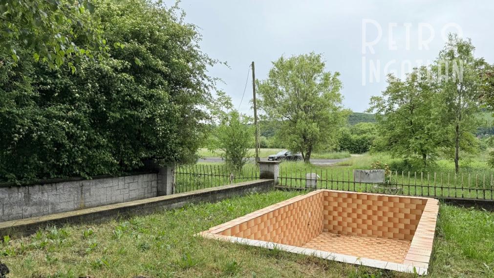 MAĎARSKO - JAZERO RAKACA - POSCHODOVÁ 5 IZBOVÁ CHATA, TERASA, BAZÉN, GARÁŽ.