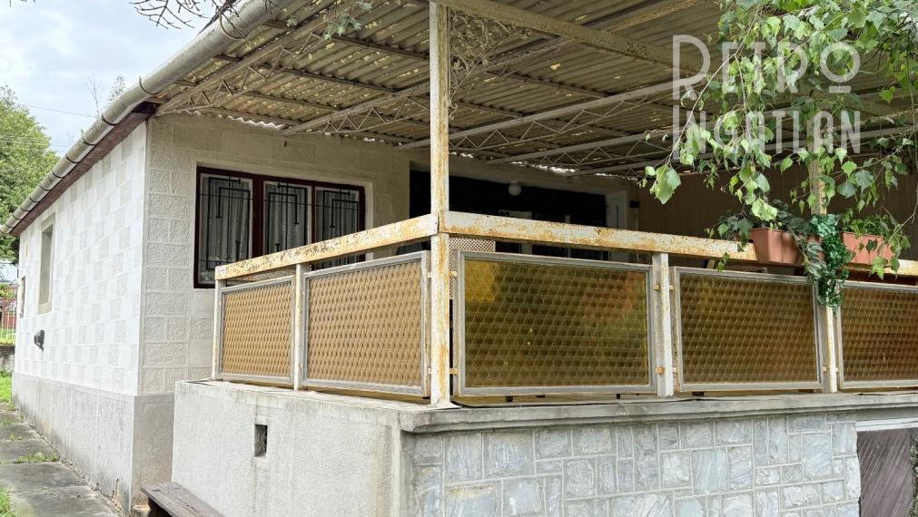 MAĎARSKO - JAZERO RAKACA - POSCHODOVÁ 5 IZBOVÁ CHATA, TERASA, BAZÉN, GARÁŽ.