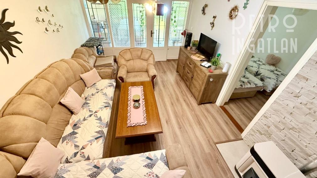 MAĎARSKO - JAZERO RAKACA - POSCHODOVÁ 5 IZBOVÁ CHATA, TERASA, BAZÉN, GARÁŽ.