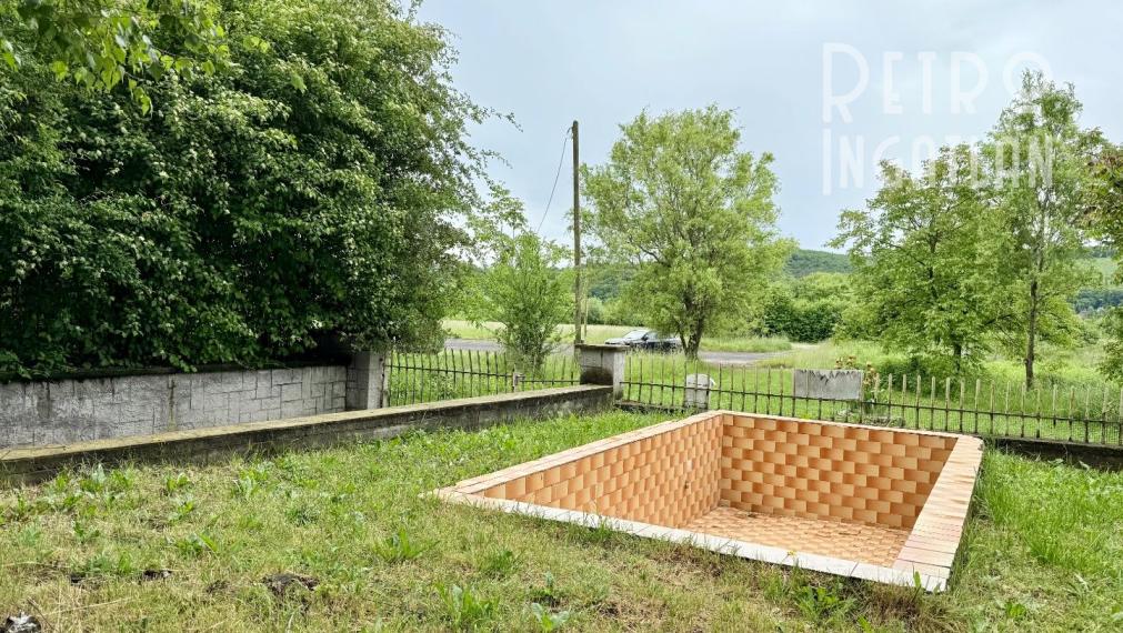 MAĎARSKO - JAZERO RAKACA - POSCHODOVÁ 5 IZBOVÁ CHATA, TERASA, BAZÉN, GARÁŽ.