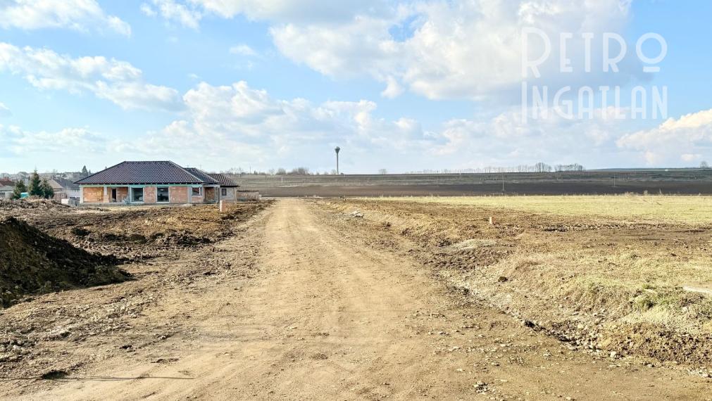 MAĎARSKO - ENCS STAVEBNÝ POZEMOK  1.000 M2, VŠETKY IS.