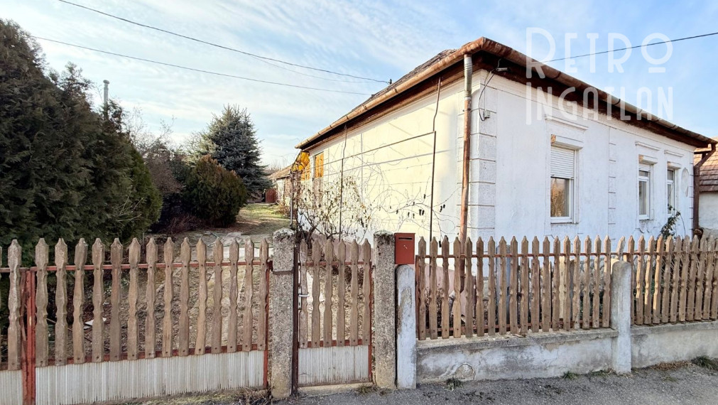 MAĎARSKO - FORRÓ / ENCS - ABÚJDEVECSER  - 4 IZBOVÝ DOM.