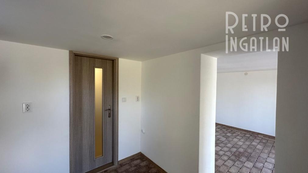 NOVÁ CENA - MAĎARSKO - JAZERO RAKACA - POSCHODOVÁ 3 IZBOVÁ CHATA, KUCHYŇA, PRI JAZERE S TERASOU.