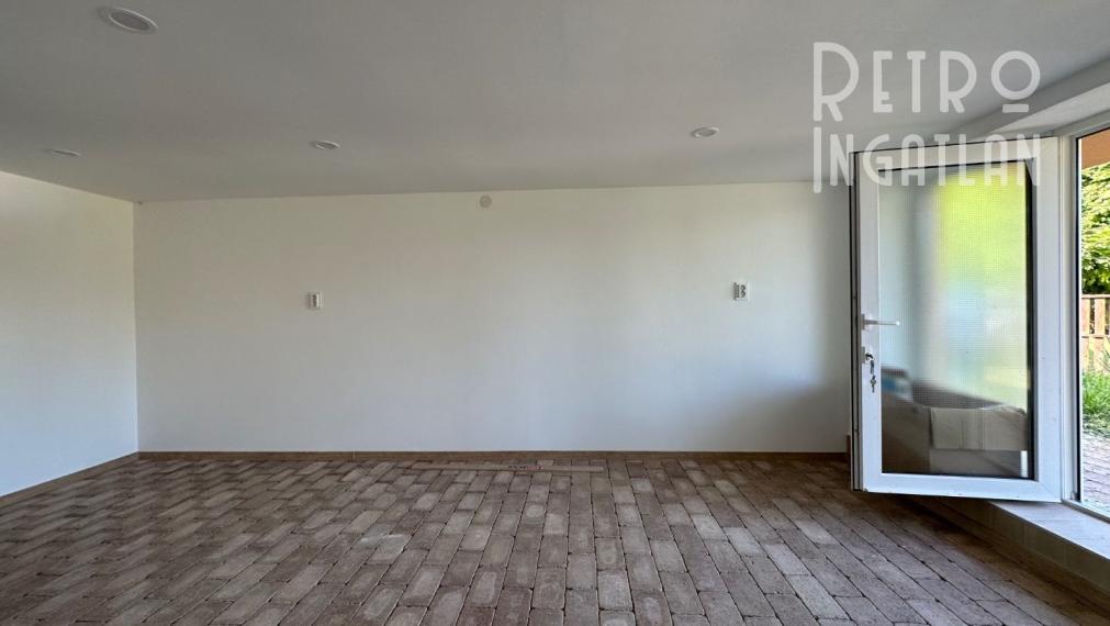 NOVÁ CENA - MAĎARSKO - JAZERO RAKACA - POSCHODOVÁ 3 IZBOVÁ CHATA, KUCHYŇA, PRI JAZERE S TERASOU.