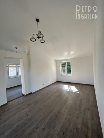 NOVÁ CENA - MAĎARSKO - JAZERO RAKACA - POSCHODOVÁ 3 IZBOVÁ CHATA, KUCHYŇA, PRI JAZERE S TERASOU.