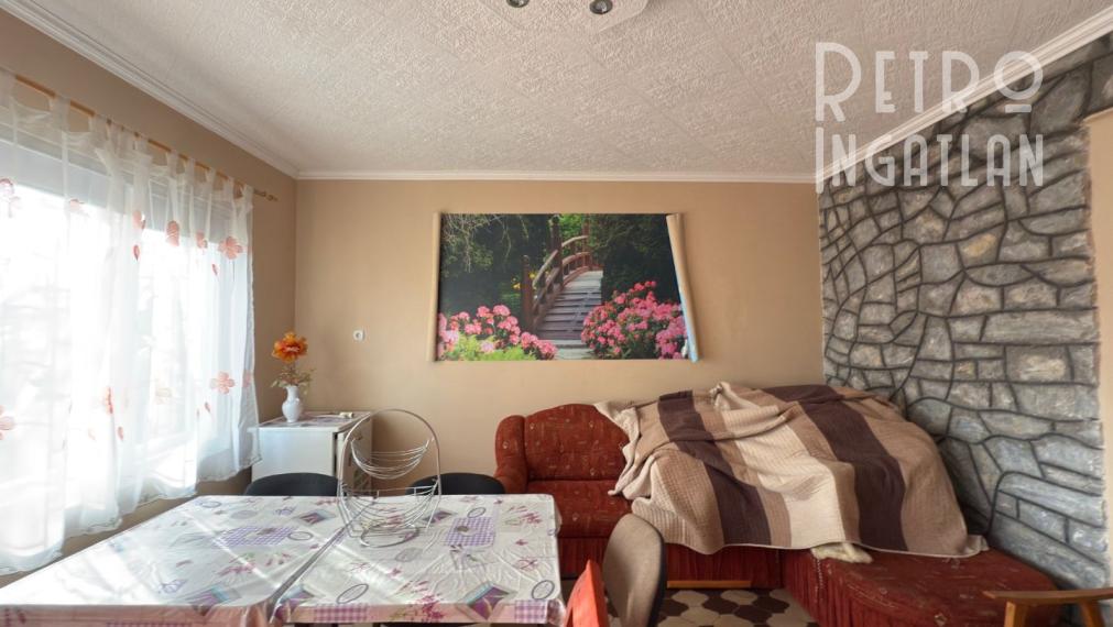 MAĎARSKO - JAZERO RAKACA - POSCHODOVÁ 3 IZBOVÁ CHATA PRI JAZERE S TERASOU.