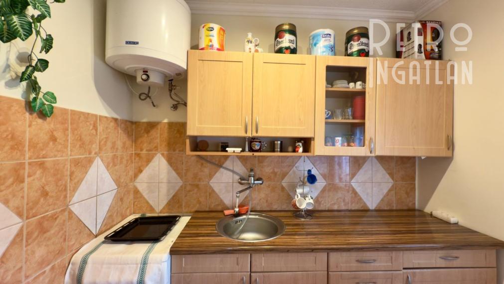 MAĎARSKO - JAZERO RAKACA - POSCHODOVÁ 3 IZBOVÁ CHATA PRI JAZERE S TERASOU.