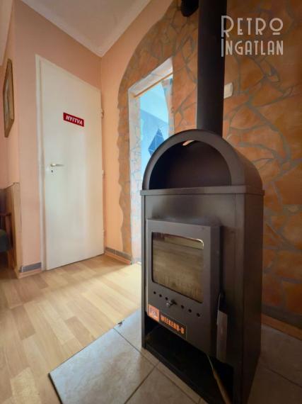 MAĎARSKO - JAZERO RAKACA - POSCHODOVÁ 3 IZBOVÁ CHATA PRI JAZERE S TERASOU.