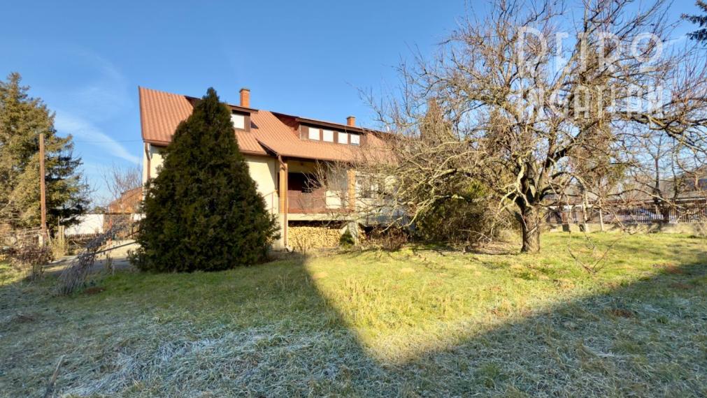 MAĎARSKO - GONC 6 IZBOVÝ POSCHODOVÝ RD S TERASOU, PIVNICOU, GARÁŽ, POZEMOK 1661 M2.