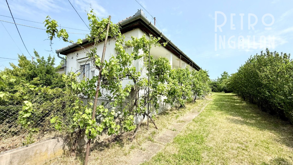 MAĎARSKO -  INÁNCS GAZDOVSKÝ 3 IZBOVÝ DOM V PEKNEJ OBCI, UPRAVENÝ POZEMOK.