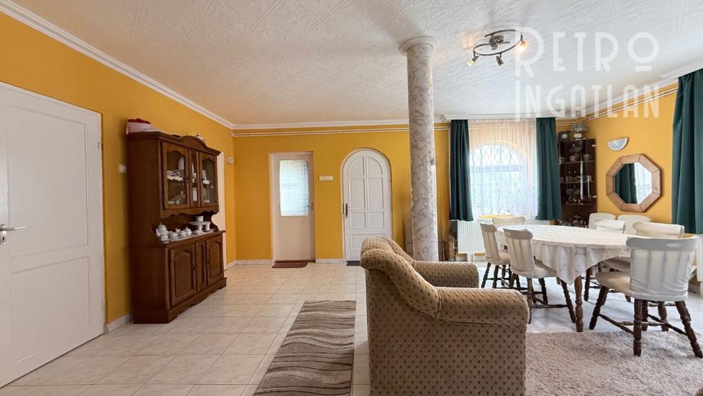 MAĎARSKO FORRÓ - SUPER 5 IZBOVÝ RD SO ZÁHRADOU