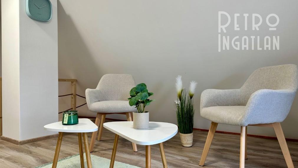 MAĎARSKO - JAZERO RAKACA - KOMPLETNE ZARIADENÁ MUROVANÁ POSCHODOVÁ CHATA PRI JAZERE S TERASOU.