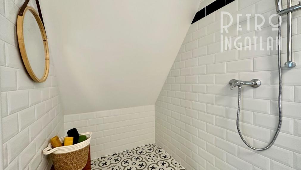 MAĎARSKO - JAZERO RAKACA - KOMPLETNE ZARIADENÁ MUROVANÁ POSCHODOVÁ CHATA PRI JAZERE S TERASOU.