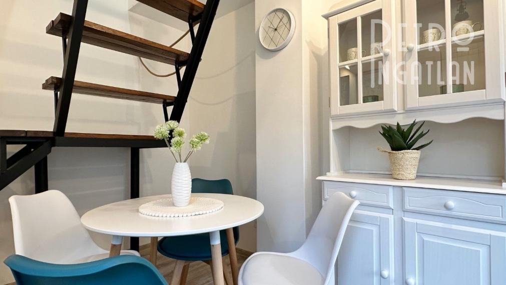 MAĎARSKO - JAZERO RAKACA - KOMPLETNE ZARIADENÁ MUROVANÁ POSCHODOVÁ CHATA PRI JAZERE S TERASOU.