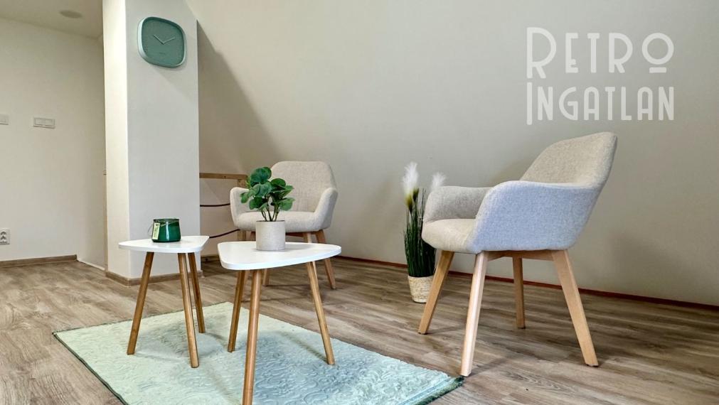 MAĎARSKO - JAZERO RAKACA - KOMPLETNE ZARIADENÁ MUROVANÁ POSCHODOVÁ CHATA PRI JAZERE S TERASOU.