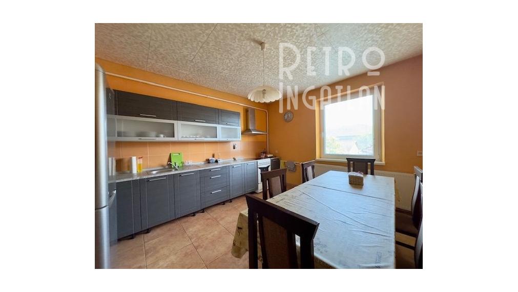 MAĎARSKO - PERKUPA 5 IZBOVÝ POSCHODOVÝ DOM PO REKONŠTRUKCII.