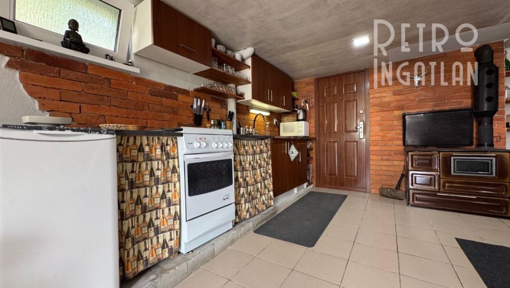 MAĎARSKO - JAZERO RAKACA - POSCHODOVÁ 4 IZBOVÁ CHATA, KUCHYŇA, PRI JAZERE S TERASOU.