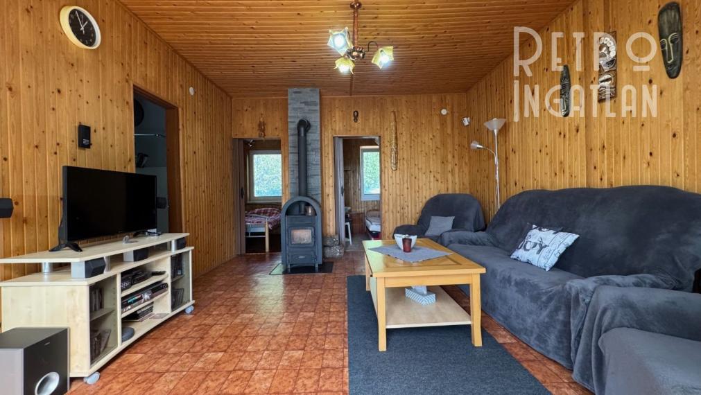 MAĎARSKO - JAZERO RAKACA - POSCHODOVÁ 4 IZBOVÁ CHATA, KUCHYŇA, PRI JAZERE S TERASOU.