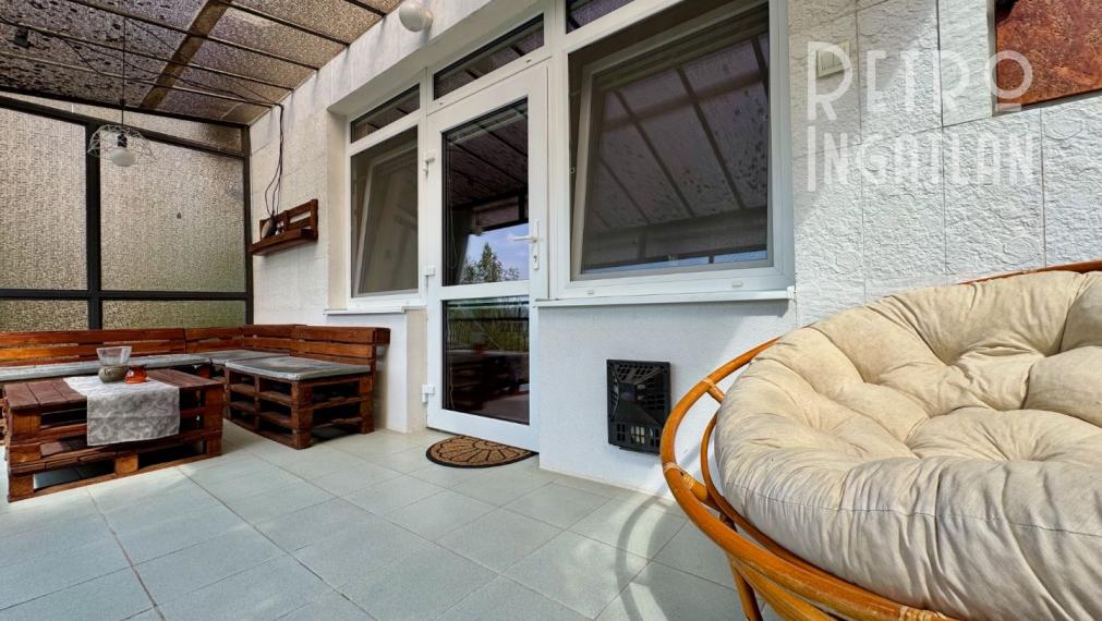 MAĎARSKO - JAZERO RAKACA - POSCHODOVÁ 4 IZBOVÁ CHATA, KUCHYŇA, PRI JAZERE S TERASOU.