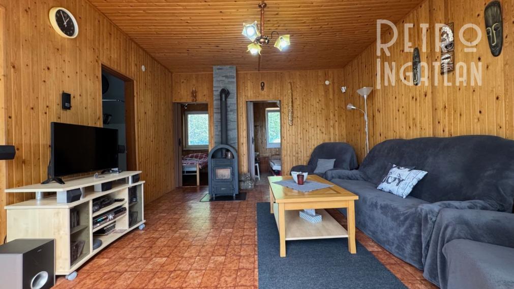 MAĎARSKO - JAZERO RAKACA - POSCHODOVÁ 4 IZBOVÁ CHATA, KUCHYŇA, PRI JAZERE S TERASOU.