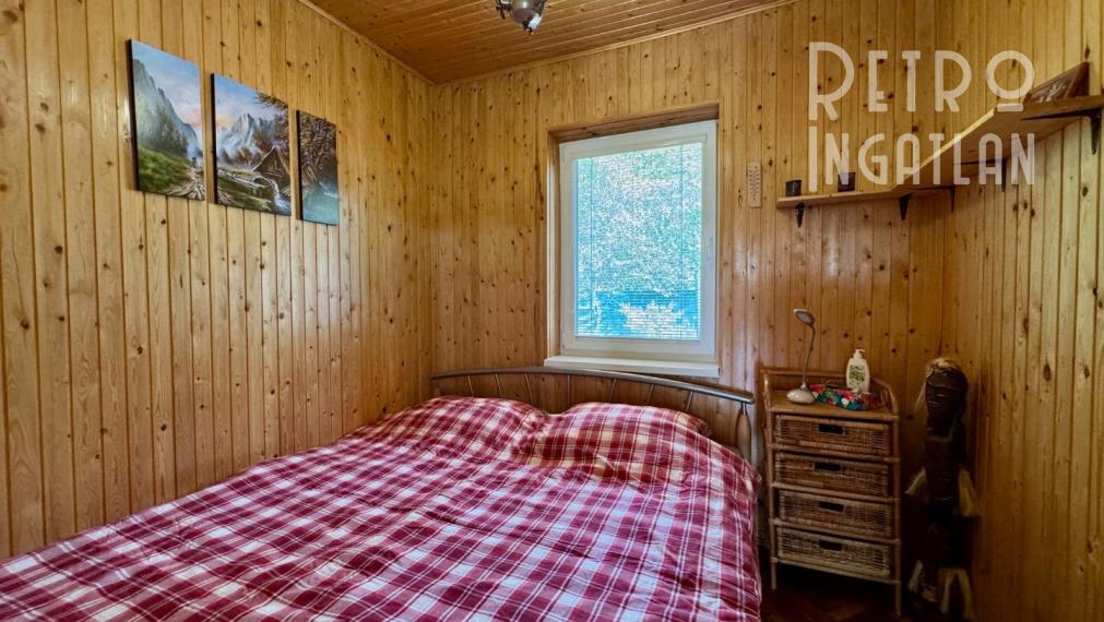 MAĎARSKO - JAZERO RAKACA - POSCHODOVÁ 4 IZBOVÁ CHATA, KUCHYŇA, PRI JAZERE S TERASOU.