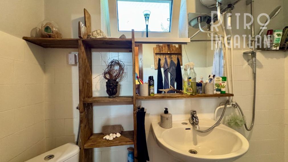 MAĎARSKO - JAZERO RAKACA - POSCHODOVÁ 4 IZBOVÁ CHATA, KUCHYŇA, PRI JAZERE S TERASOU.