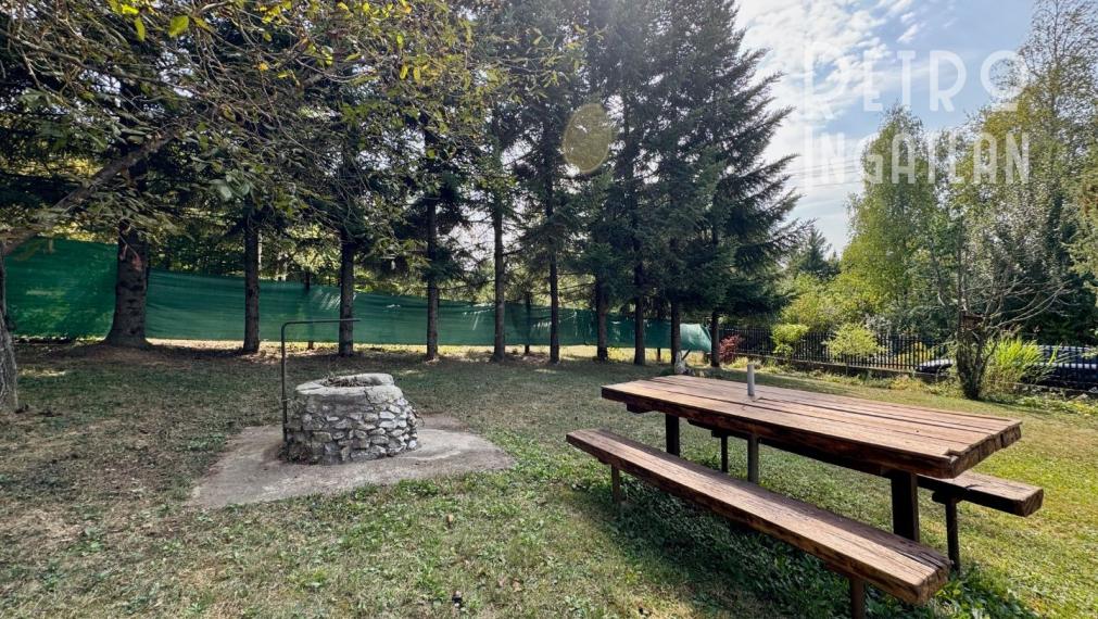 MAĎARSKO - JAZERO RAKACA - POSCHODOVÁ 4 IZBOVÁ CHATA, KUCHYŇA, PRI JAZERE S TERASOU.