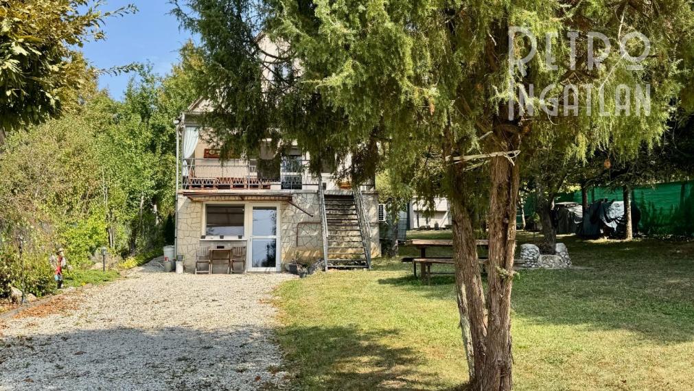 MAĎARSKO - JAZERO RAKACA - POSCHODOVÁ 4 IZBOVÁ CHATA, KUCHYŇA, PRI JAZERE S TERASOU.