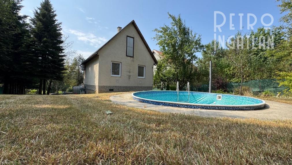 MAĎARSKO - JAZERO RAKACA - POSCHODOVÁ 4 IZBOVÁ CHATA, KUCHYŇA, PRI JAZERE S TERASOU.