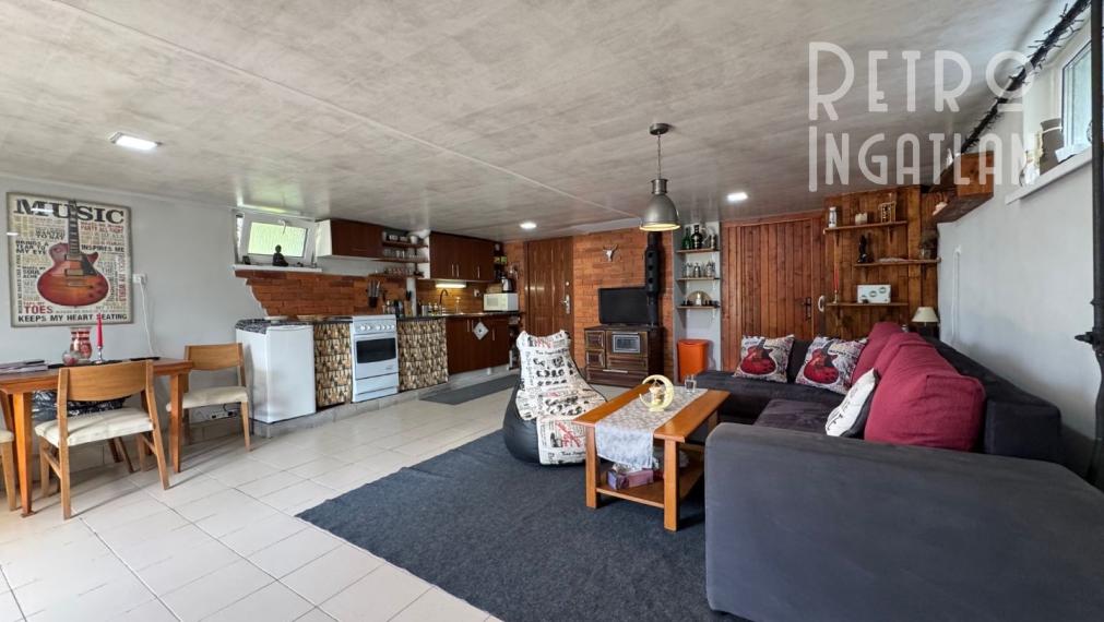 MAĎARSKO - JAZERO RAKACA - POSCHODOVÁ 4 IZBOVÁ CHATA, KUCHYŇA, PRI JAZERE S TERASOU.