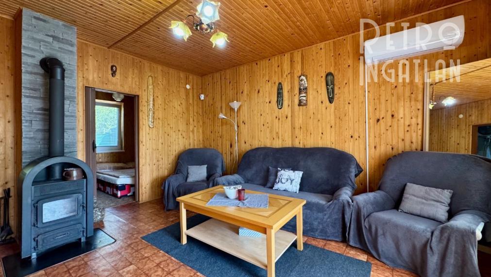 MAĎARSKO - JAZERO RAKACA - POSCHODOVÁ 4 IZBOVÁ CHATA, KUCHYŇA, PRI JAZERE S TERASOU.