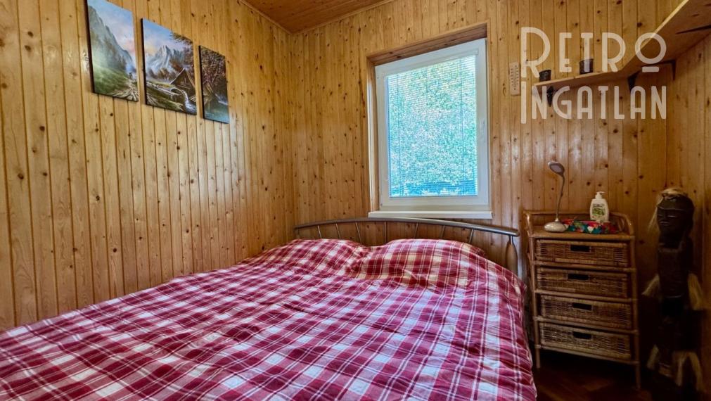 MAĎARSKO - JAZERO RAKACA - POSCHODOVÁ 4 IZBOVÁ CHATA, KUCHYŇA, PRI JAZERE S TERASOU.