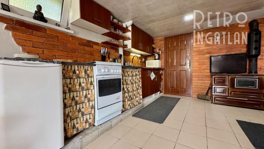 MAĎARSKO - JAZERO RAKACA - POSCHODOVÁ 4 IZBOVÁ CHATA, KUCHYŇA, PRI JAZERE S TERASOU.