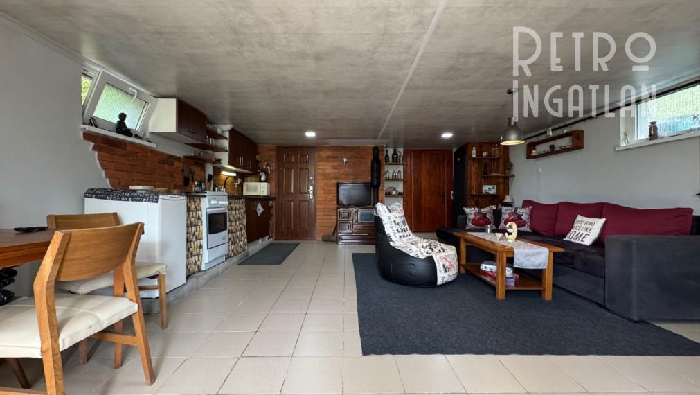 MAĎARSKO - JAZERO RAKACA - POSCHODOVÁ 4 IZBOVÁ CHATA, KUCHYŇA, PRI JAZERE S TERASOU.