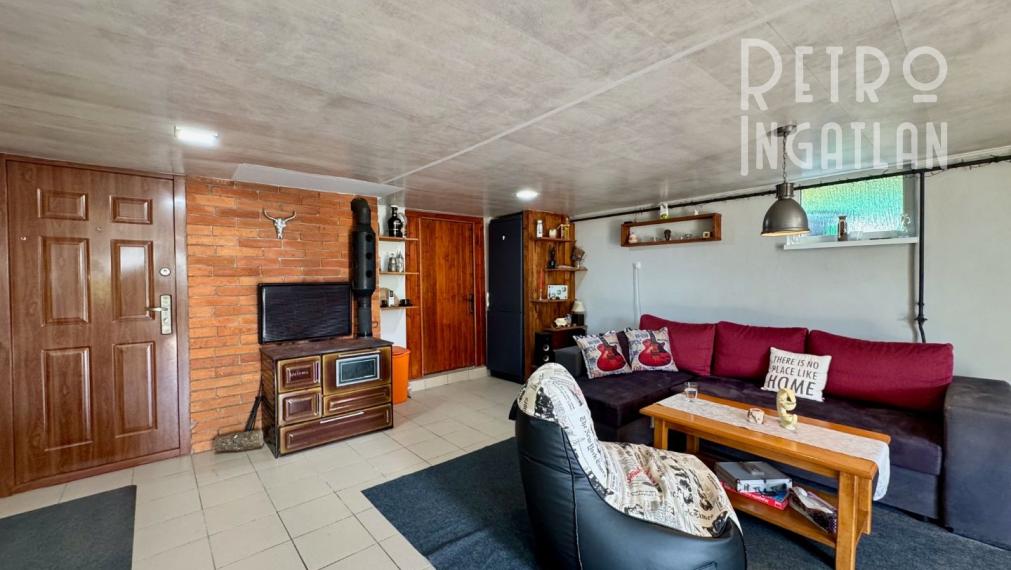 MAĎARSKO - JAZERO RAKACA - POSCHODOVÁ 4 IZBOVÁ CHATA, KUCHYŇA, PRI JAZERE S TERASOU.