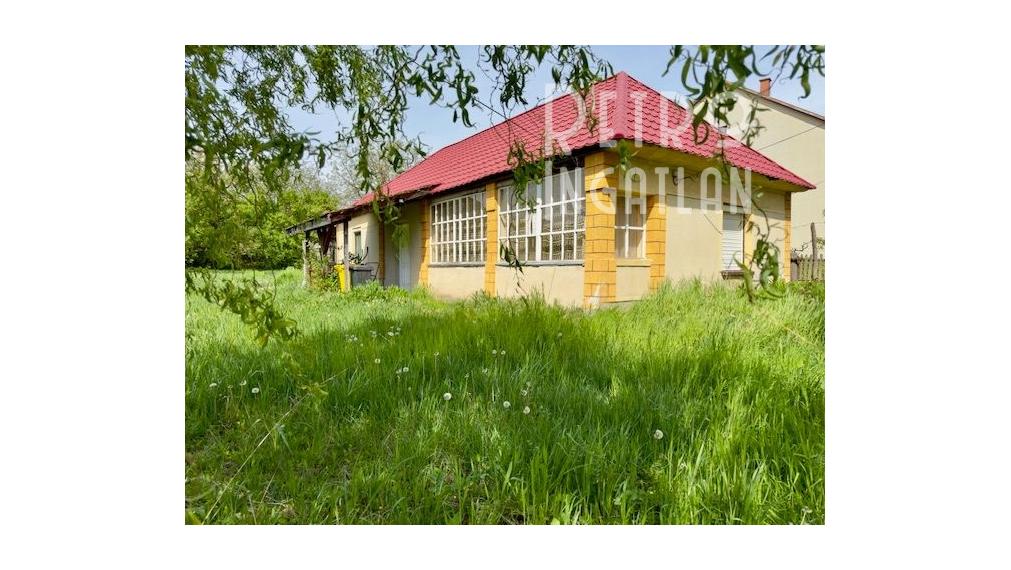 SUPER CENA - MAĎARSKO - MÉRA - 2 IZBOVÝ RODINNÝ DOM PÔVODNÝ STAV.
